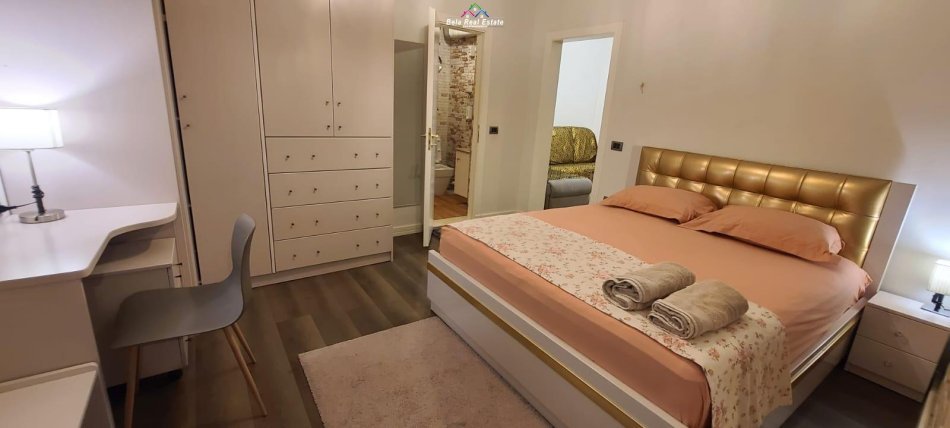 Tirane, jepet me qera apartament 1+1+Ballkon Kati 4, 65 m² 620 € (komuna e parisit)