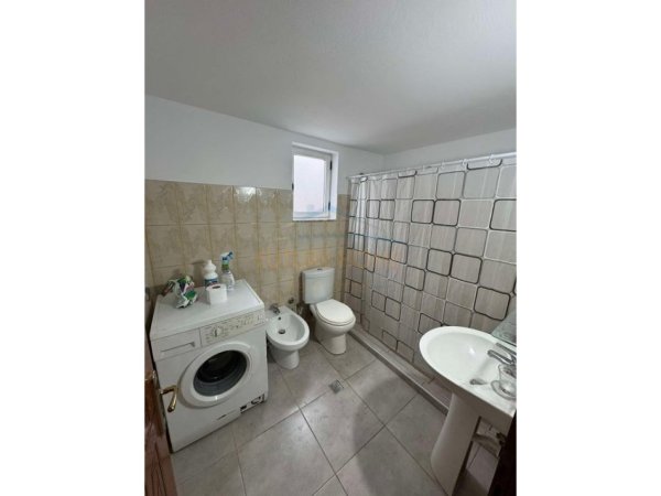 Tirane, jepet me qera apartament 2+1 Kati 1, 100 m² 550 € (UNAZA E RE)