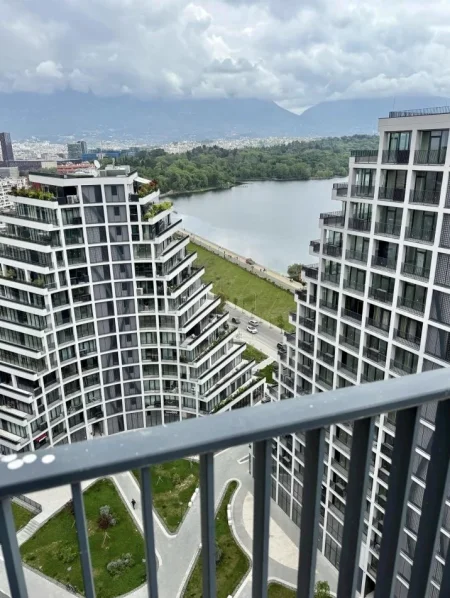 Tirane, jepet me qera ambjent biznesi Kati 15, 190 m² 5.000 € (Kristo Luarasi)