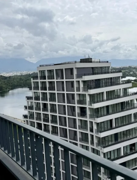 Tirane, jepet me qera ambjent biznesi Kati 15, 190 m² 5.000 € (Kristo Luarasi)