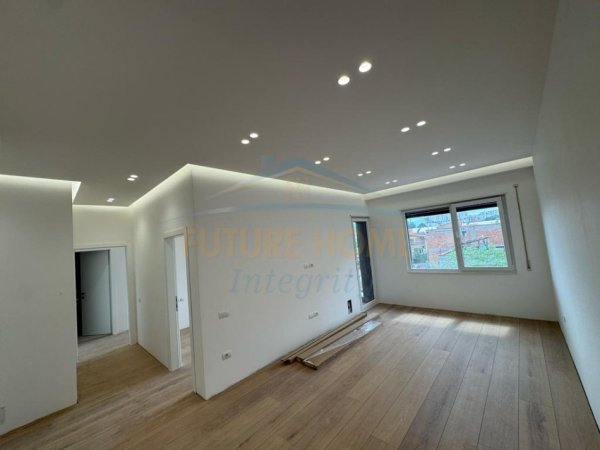 Tirane, jepet me qera apartament 2+1 Kati 2, 75 m² 600 € (Pallati me Shigjeta, Spitali Amerikan 3)
