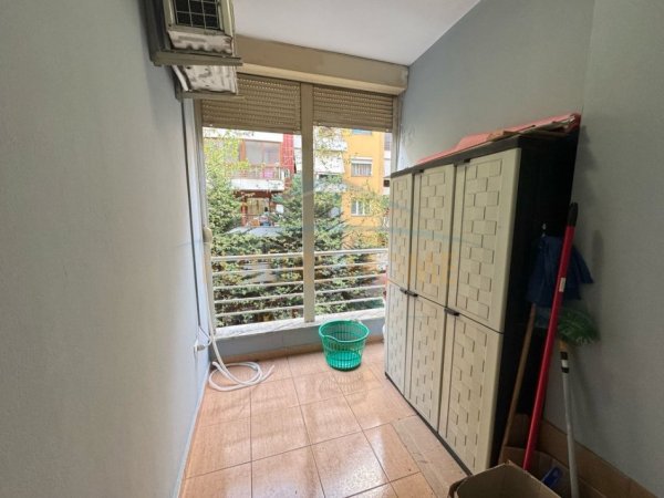 Tirane, jepet me qera apartament 1+1 Kati 3, 75 m² 550 € (Rruga e Barrikadave)