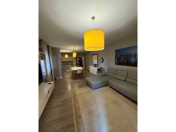 Tirane, jepet me qera apartament 2+1 Kati 5, 103 m² 1.500 € (BLLOK, PRANE RRUGES KRYESORE)