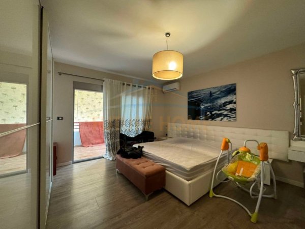 Tirane, jepet me qera apartament 2+1 Kati 5, 103 m² 1.500 € (BLLOK, PRANE RRUGES KRYESORE)