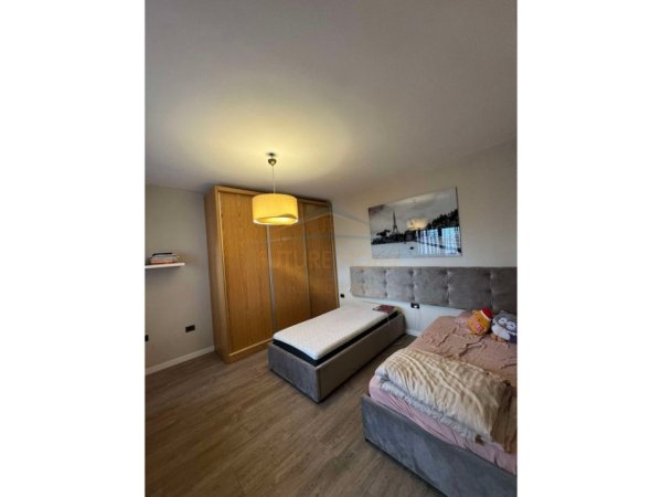 Tirane, jepet me qera apartament 2+1 Kati 5, 103 m² 1.500 € (BLLOK, PRANE RRUGES KRYESORE)