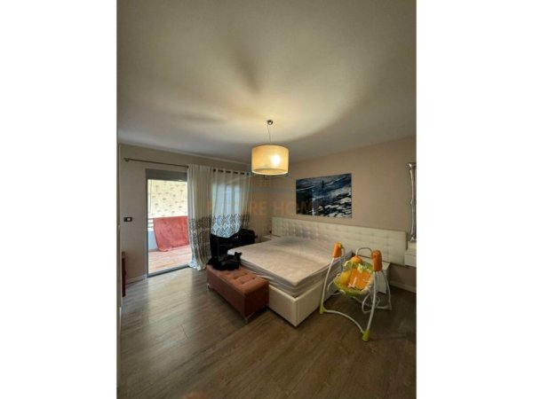 Tirane, jepet me qera apartament 2+1 Kati 5, 103 m² 1.500 € (BLLOK, PRANE RRUGES KRYESORE)