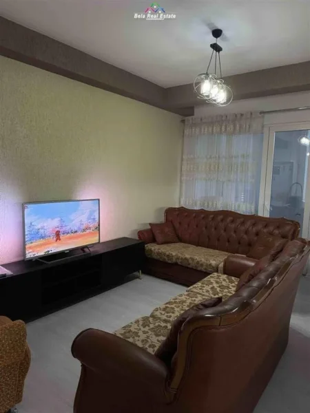 Tirane, jepet me qera apartament 2+1 Kati 2, 97 m² 750 € (fusha e aviacionit)