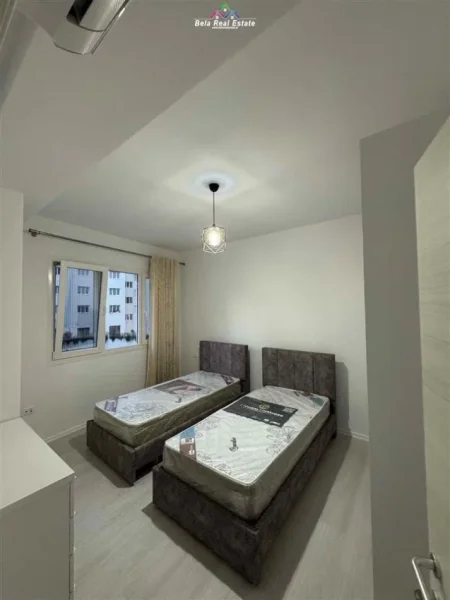 Tirane, jepet me qera apartament 2+1 Kati 2, 97 m² 750 € (fusha e aviacionit)