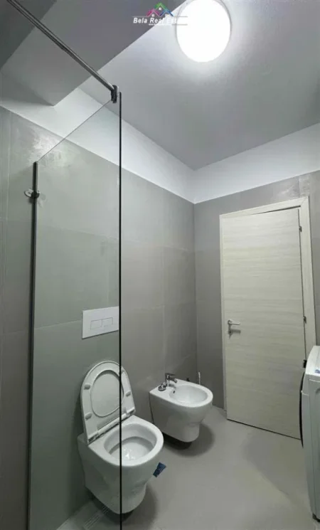 Tirane, jepet me qera apartament 2+1 Kati 2, 97 m² 750 € (fusha e aviacionit)
