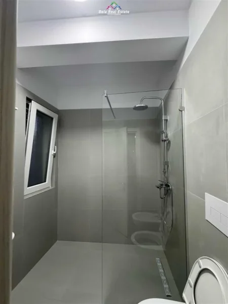 Tirane, jepet me qera apartament 2+1 Kati 2, 97 m² 750 € (fusha e aviacionit)