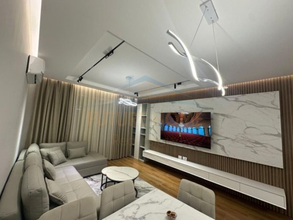 Tirane, jepet me qera apartament 2+1 Kati 7, 100 m² 1.000 € (Porcelan)