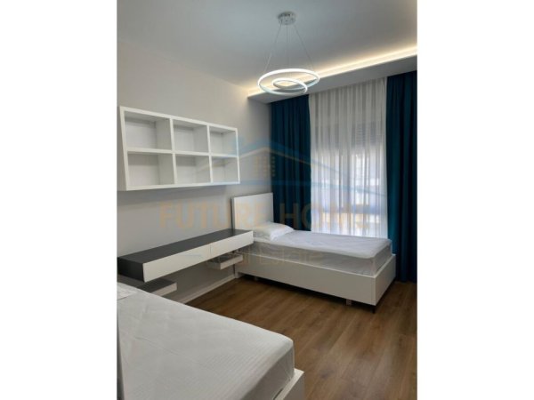 Tirane, jepet me qera apartament 2+1 Kati 7, 100 m² 1.000 € (Porcelan)