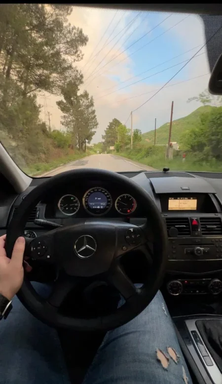 Tirane, jap me qera makine Mercedes Benz C200 CDI Nafte, gri e erret automatik Klima 260.000 km 30 €