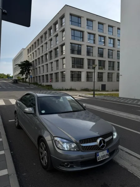 Tirane, jap me qera makine Mercedes Benz C200 CDI Nafte, gri e erret automatik Klima 260.000 km 30 €