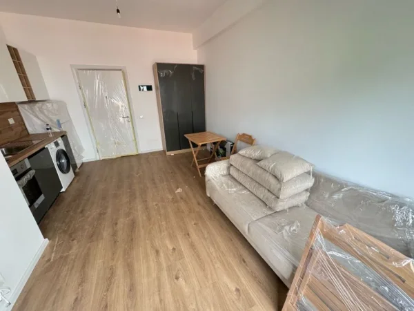 Tirane, jepet me qera garsonier 1+1 Kati 4, 60 m² 300 € (ali demi)
