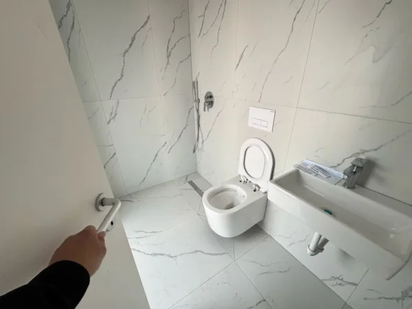 Tirane, jepet me qera garsonier 1+1 Kati 4, 60 m² 300 € (ali demi)