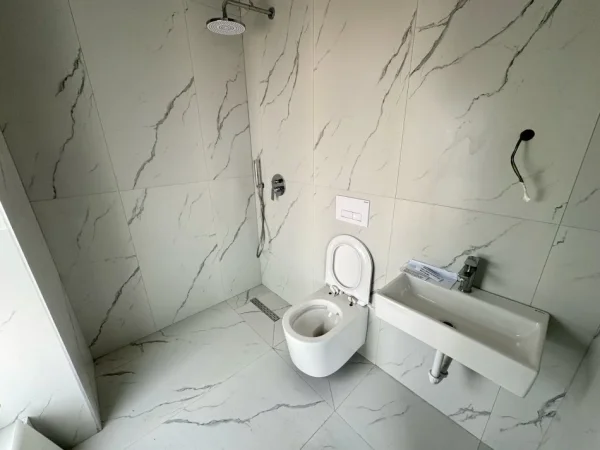 Tirane, jepet me qera apartament GARSONIERE Kati 4, 30 m² 300 € (Pasho Hysa)