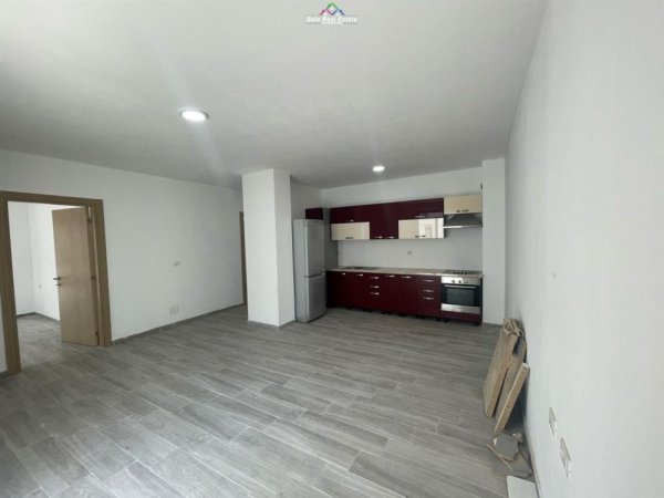 Tirane, jepet me qera apartament 3+1 Kati 3, 117 m² 450 € (5 maji)