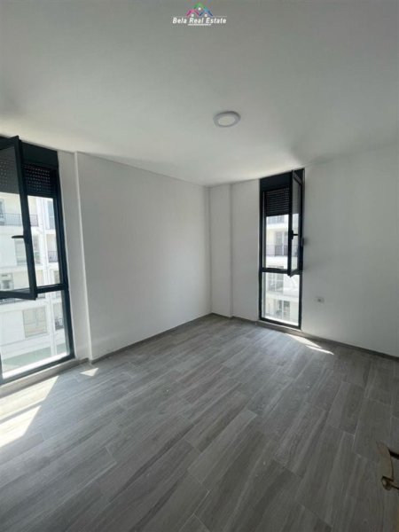 Tirane, jepet me qera apartament 3+1 Kati 3, 117 m² 450 € (5 maji)