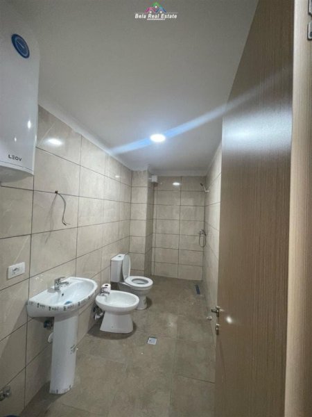 Tirane, jepet me qera apartament 3+1 Kati 3, 117 m² 450 € (5 maji)