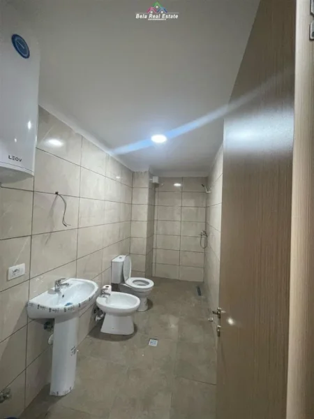 Tirane, jepet me qera apartament 3+1 Kati 3, 117 m² 450 € (5 maji)