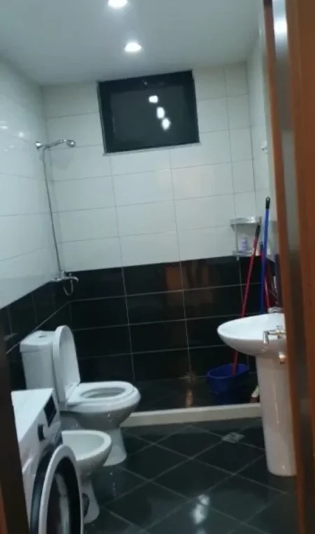 Tirane, jap me qera apartament 1+1+Ballkon Kati 3, 60 m² 400 € (sadik petrela)