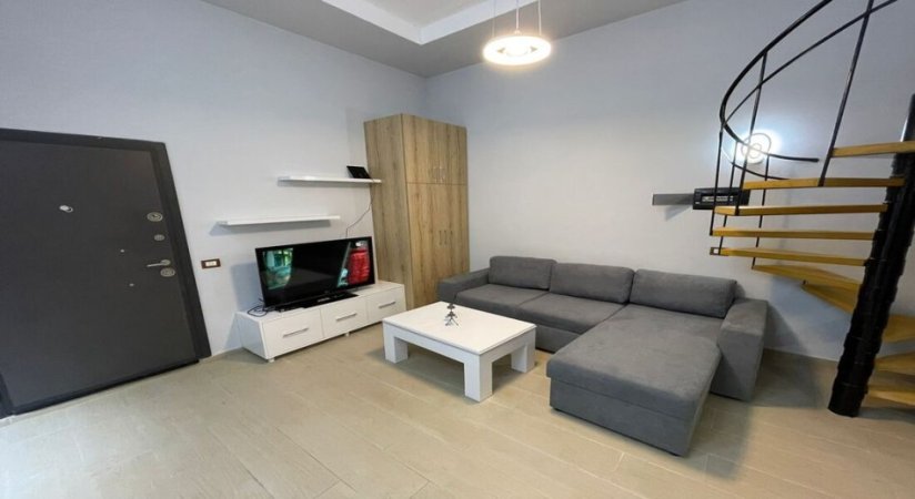 Tirane, jepet me qera apartament duplex 1+1 Kati 1, 55 m² 270 € (Fresk)