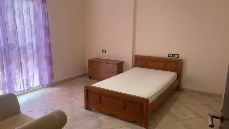 Tirane, jap me qera apartament 3+1+Ballkon Kati 2, 100 m² 500 € (sali nivica)
