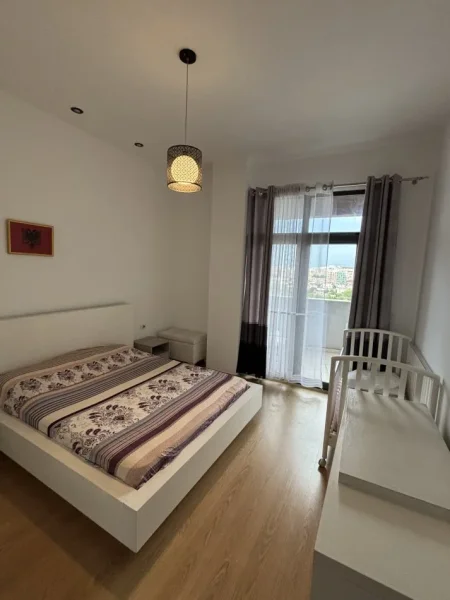 Tirane, jepet me qera apartament 1+1+Ballkon Kati 8, 85 m² 400 € (Rruga Milto Sotir Gura)