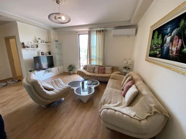 Tirane, shitet apartament 2+1+Ballkon Kati 8, 112 m² 185.000 € (Qyteti Studenti, Rruga Gramoz Pashko)