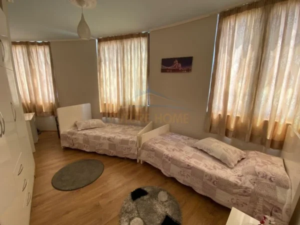 Tirane, shitet apartament 2+1+Ballkon Kati 8, 112 m² 185.000 € (Qyteti Studenti, Rruga Gramoz Pashko)
