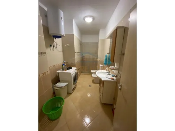 Tirane, shitet apartament 2+1+Ballkon Kati 8, 112 m² 185.000 € (Qyteti Studenti, Rruga Gramoz Pashko)