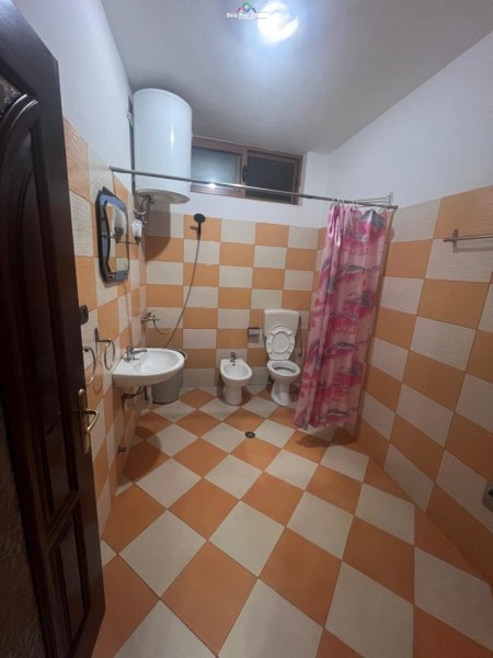 Tirane, jepet me qera Vile 2+1 Kati 2, 95 m² 350 € (shkoze)