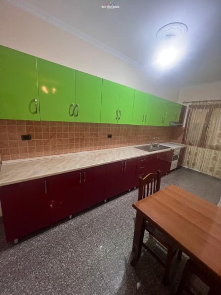 Tirane, jepet me qera Vile 2+1 Kati 2, 95 m² 350 € (shkoze)