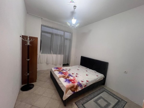 Tirane, jepet me qera Vile 1+1+Ballkon Kati 1, 70 m² 300 € (shkoze)