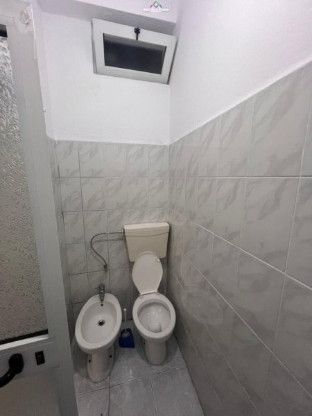 Tirane, jepet me qera Vile 1+1+Ballkon Kati 1, 70 m² 300 € (shkoze)