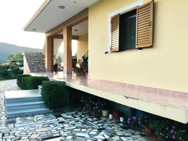 SHITET : ☄️Shtëpi + Truall ( Sarandë 12 Km nga Deti  🌊⛱️)  455.5 m² ndërtim & 272 m² truall  ( me 550€/m²) 🌪️😮 250.000€