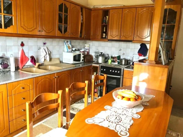 SHITET : ☄️Shtëpi + Truall ( Sarandë 12 Km nga Deti  🌊⛱️)  455.5 m² ndërtim & 272 m² truall  ( me 550€/m²) 🌪️😮 250.000€