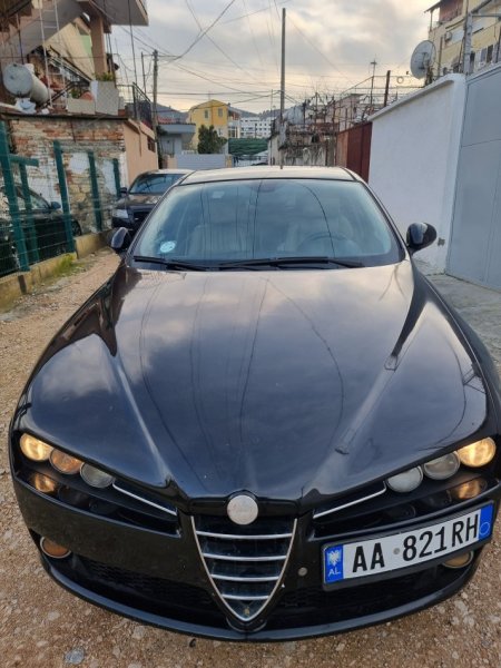 Shes makine me portobagazh Alfa Romeo 159 , e zeze manuale 4.000 €