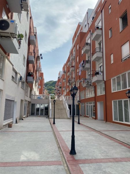 Tirane, jepet me qera apartament 1+1+Ballkon Kati 3, 50 m² 370 € (Selite)
