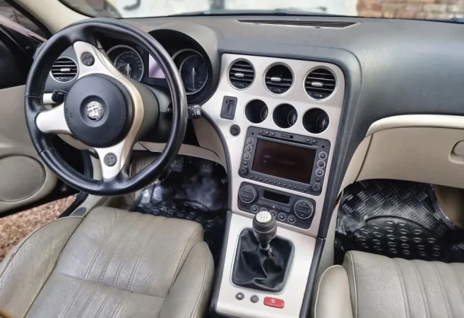 Shes makine me portobagazh Alfa Romeo 159 , e zeze manuale 4.000 €