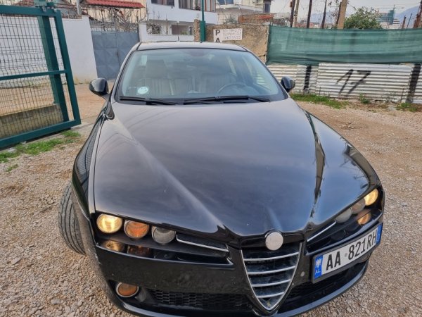 Shes makine me portobagazh Alfa Romeo 159 , e zeze manuale 4.000 €