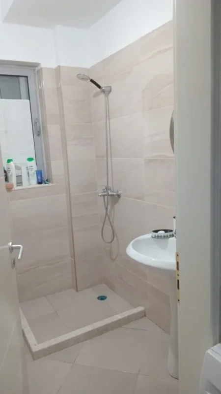 Tirane, shitet apartament 1+1+Ballkon Kati 5, 74 m² 95.000 € (Fresk)