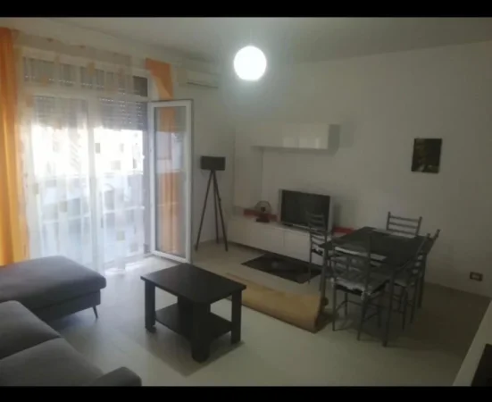 Tirane, jepet me qera apartament 1+1+Ballkon Kati 1, 65 m² 450 € (Kopshti botanik)