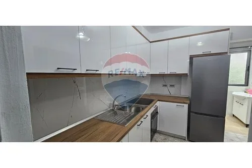Tirane, jepet me qera apartament 2+1 Kati 2, 