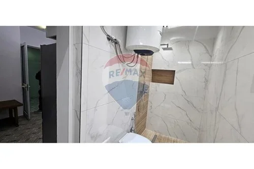 Tirane, jepet me qera apartament 2+1 Kati 2, 