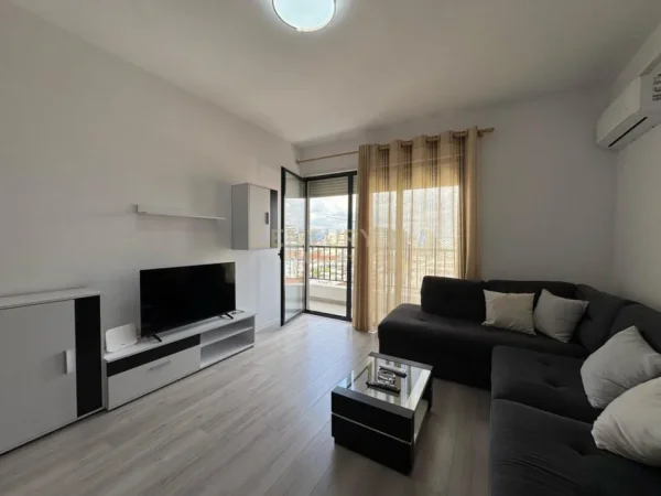 Tirane, jepet me qera apartament 1+1 Kati 7, 81 m² 650 € (Rruga e durresit)