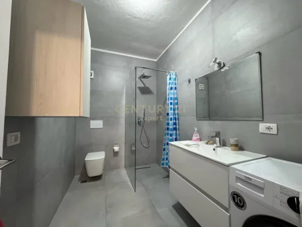 Tirane, jepet me qera apartament 1+1 Kati 7, 81 m² 650 € (Rruga e durresit)