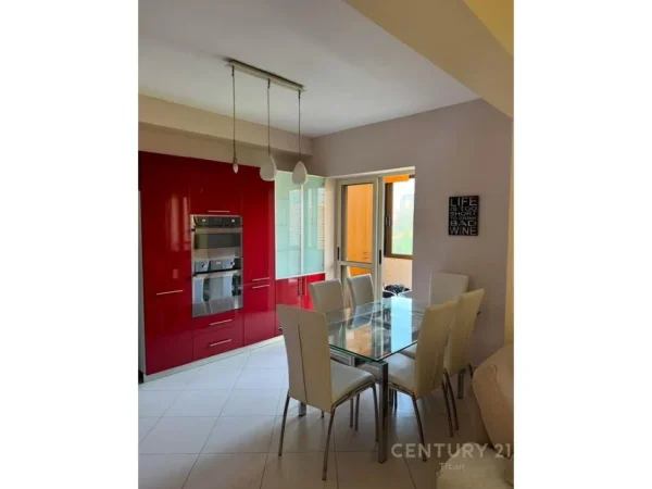 Tirane, jepet me qera apartament 2+1 Kati 2, 85 m² 750 € (Komuna e Parisit)