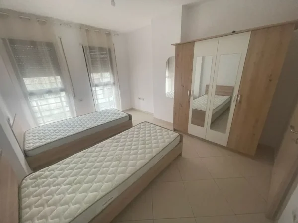 Tirane, jepet me qera apartament 2+1+Ballkon Kati 5, 120 m² 450 € (Teodor Keko)